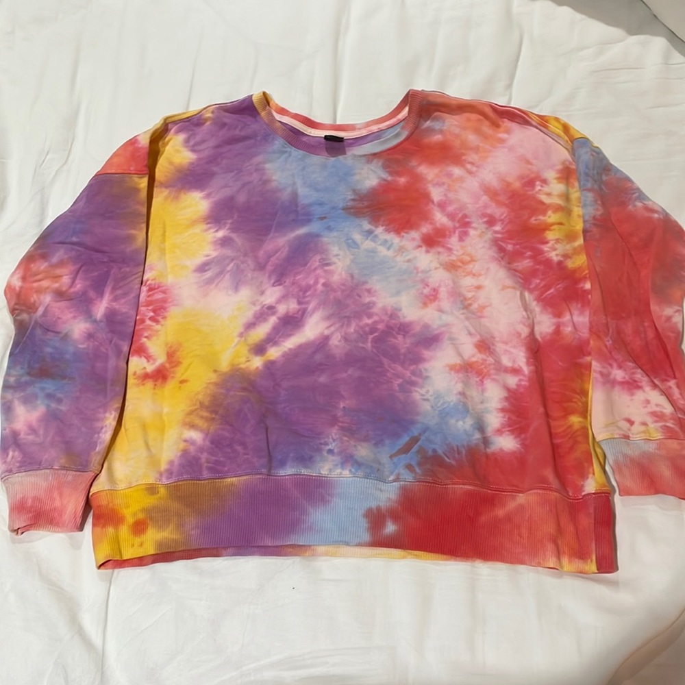 AR-33 Tie Dye sweatshirt in size medium